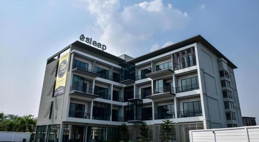 @Sleep Hotel Накхон Патом Екстериор снимка