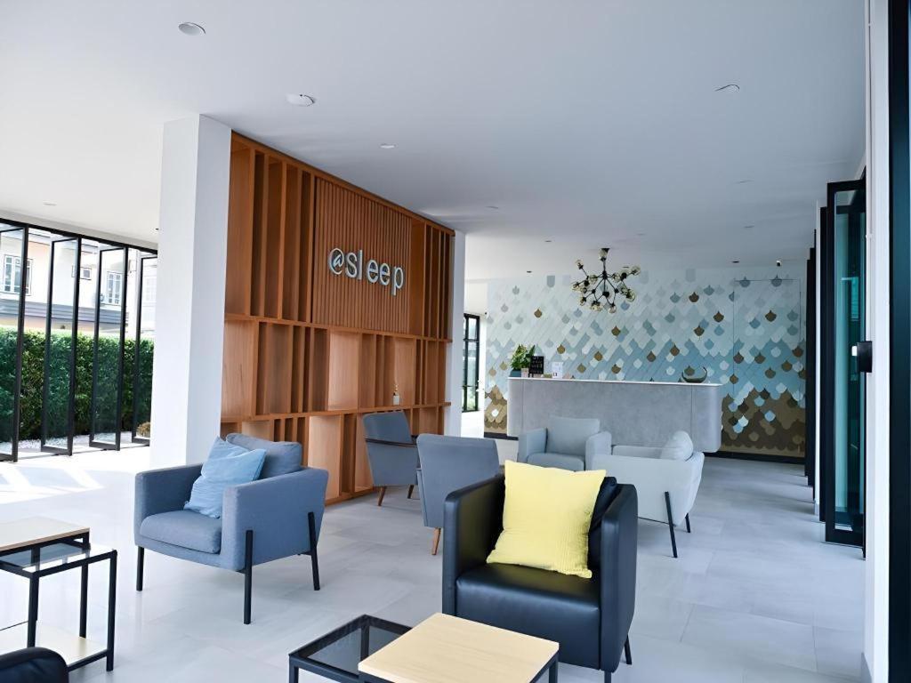 @Sleep Hotel Накхон Патом Екстериор снимка